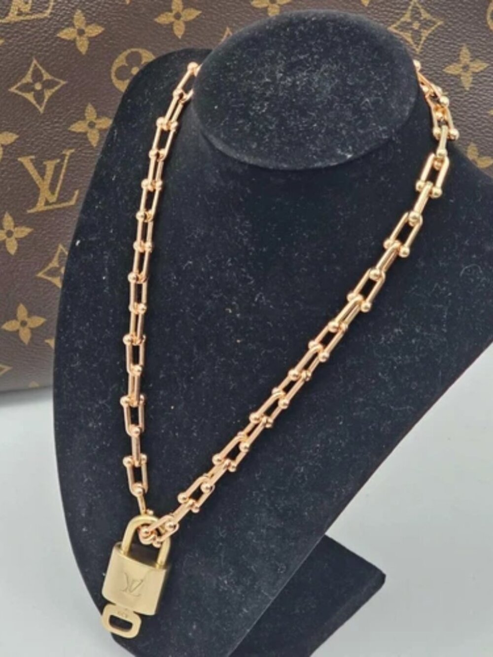 Gold-Plated Necklace with Authentic Louis Vuitton Padlock - Picture 8 of 11